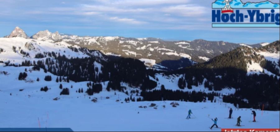 Lange war im Januar Neuschnee in den Bergen Mangelware. Doch nun kommt die Erlösung. Hier ein Blick auf das Skigebiet Hoch-Ybrig SZ bei 1823 Metern über Meer.