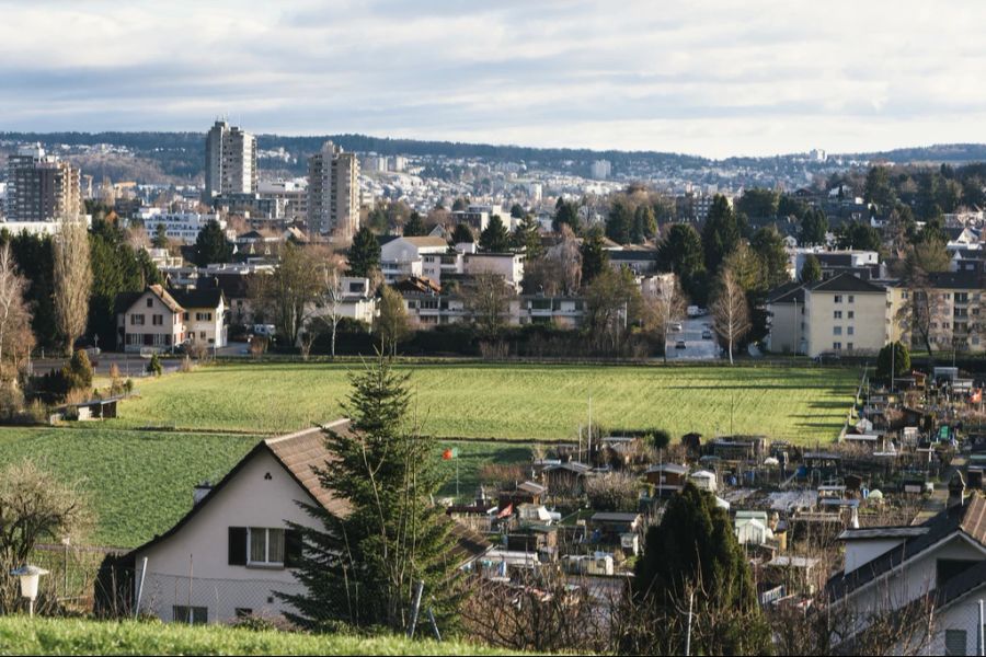 In Urdorf ZH gingen die Gemüter hoch wegen des Chaos' an der Altkleiderstelle.