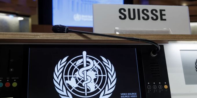 Vorbild USA? Die SVP möchte, dass die Schweiz aus der WHO austritt. SVP WHO Schweiz
