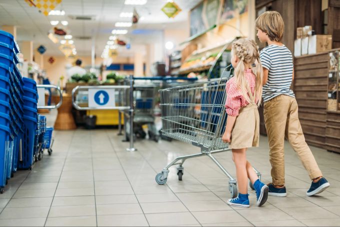 Im Supermarkt muss man oft die Nerven behalten, wenn die Kleinen dabei sind. Supermarkt