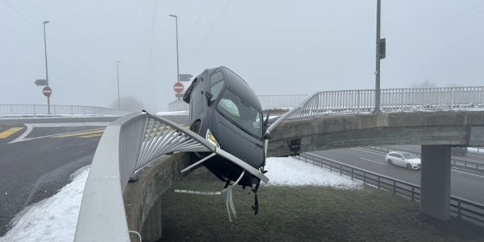Bilten GL: Kontrolle über Auto verloren – Glück gehabt. Bilten GL