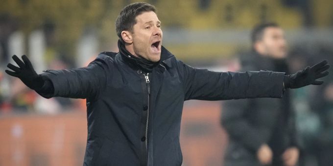 Xabi Alonso muss nach dem Sieg in der Bundesliga über Florian Wirtz Auskunft geben. Bundesliga
