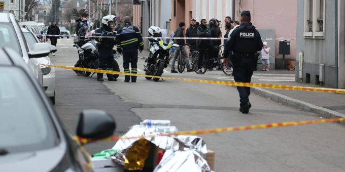 Frankreichs Innenminister fordert wegen des Messerangriffs in Mulhouse nun härtere Massnahmen bei der Einwanderung. messerangriff