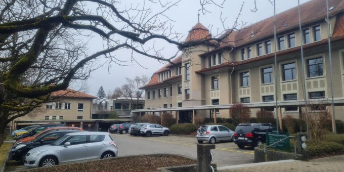 Am Oberstufenzentrum Köniz gilt seit heute Montag wie an allen anderen Schulen in der Gemeinde ein striktes Handy-Verbot. Oberstufenzentrum Köniz