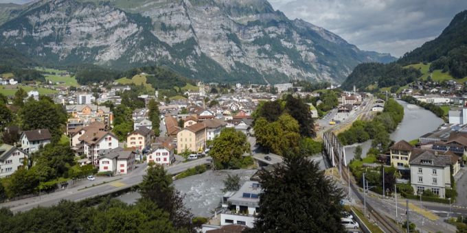 Die Stadt Glarus, fotografiert mit einer Drohne in Glarus. (KEYSTONE/Michael Buholzer) Glarus