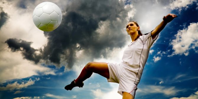 Frau Fussball Himmel Sportlerin