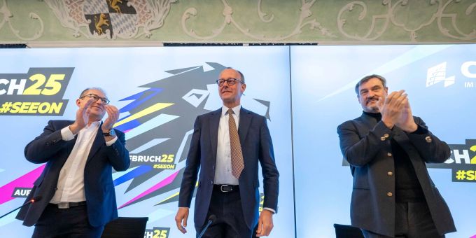 CSU-Applaus für den Kanzlerkandidaten: Friedrich Merz in Seeon. (Archivbild) Applaus