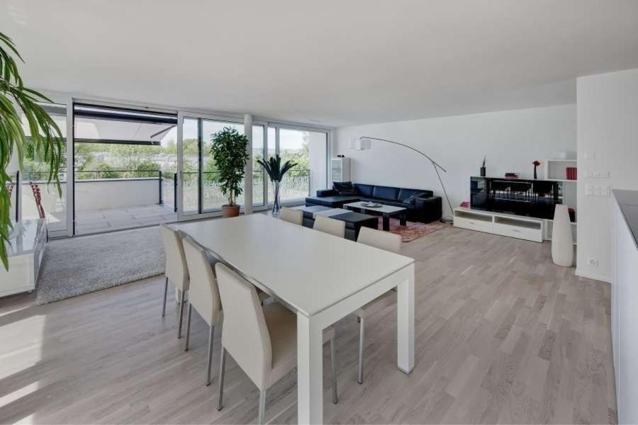 Die Fotos der 144 Quadratmeter grossen Wohnung zeigen Räume, die solchen aus Wohnkatalogen ähneln.