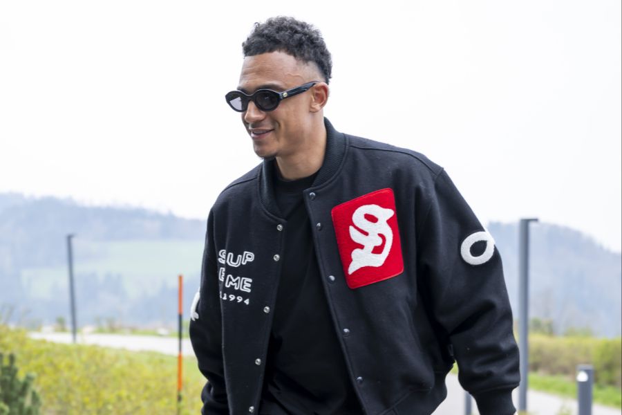 Dan Ndoye bei der Ankunft im Trainingslager der Schweizer Nati.