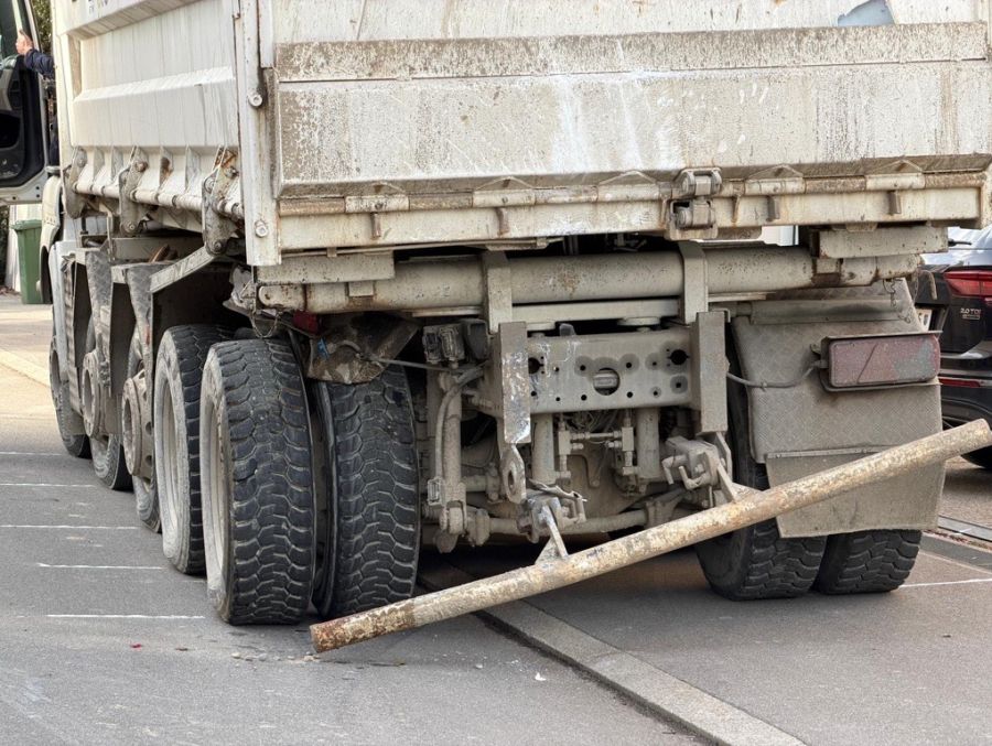 Der Lastwagen nach der Kollision.