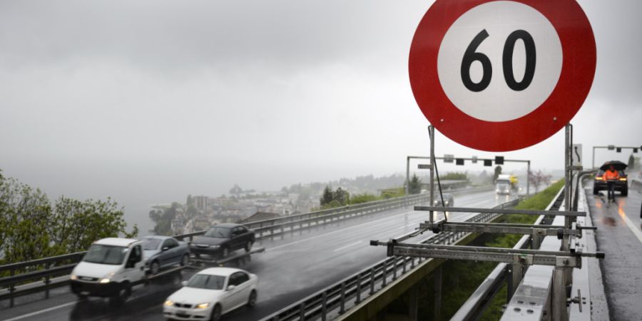 Die zugelassene Höchstgeschwindigkeit im Eggfluetunnel wird von 80 auf 60 Kilometer pro Stunde reduziert. (Symbolbild)