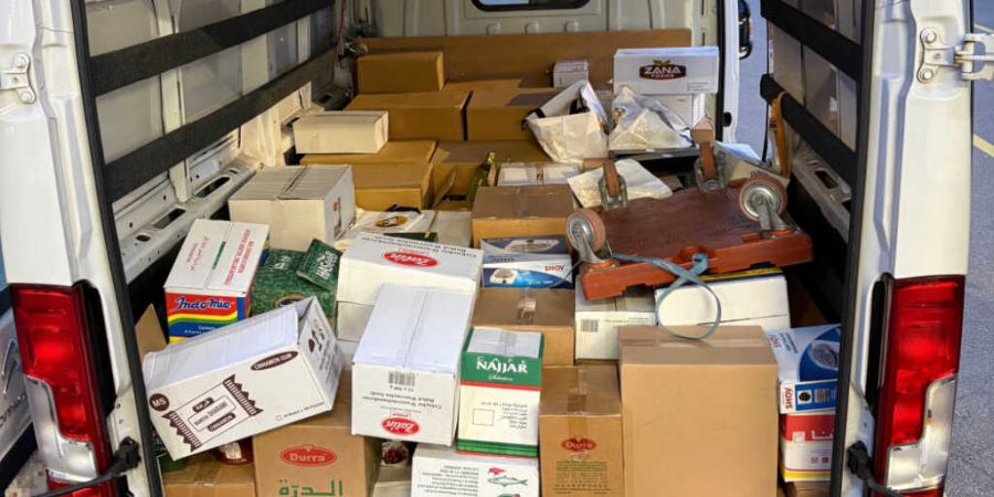 Mitarbeitende des Bundesamts für Zoll und Grenzsicherheit haben am 3. April in Ramsen SH einen Lieferwagen mit fast 1000 Kilogramm unverzollten Lebensmitteln gestoppt.