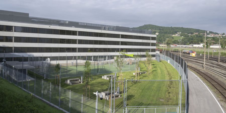 Gegen einen abgetrennten Bereich für auffällige Asylbewerber im Bundesasylzentrum Pasture TI regt sich heftiger Widerstand. (Archivbild)