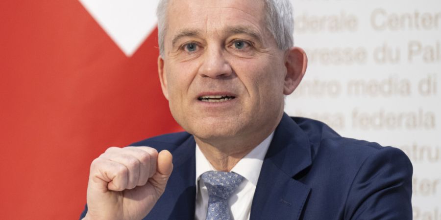 Justizminister Beat Jans erläutert vor den Medien, wie der Bundesrat schnelle Datenabfragen unter den Kantonspolizeien ermöglichen will. Dafür nötig sind eine Verfassungsänderung u...