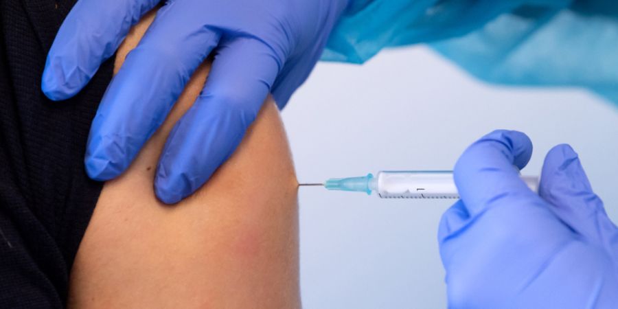 Nach gerichtlichem Druck hat der Bund nachgegeben: Neu soll komplette Transparenz herrschen, was die Verträge mit den Herstellern der Covid-Impfstoffe betrifft. (Archivbild)