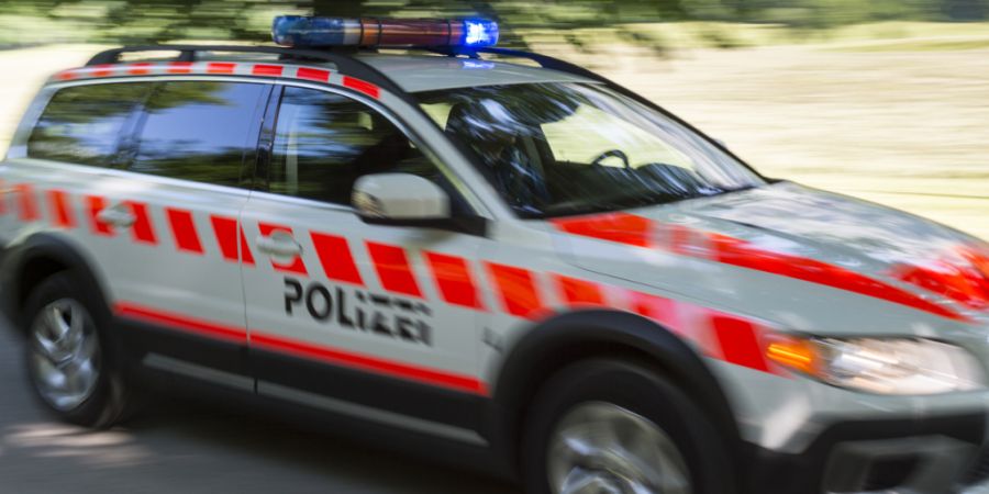 Die Kantonspolizei Glarus hat am Freitagabend einen 17-Jährigen mit gestohlenem Auto angehalten. (Symbolbild)