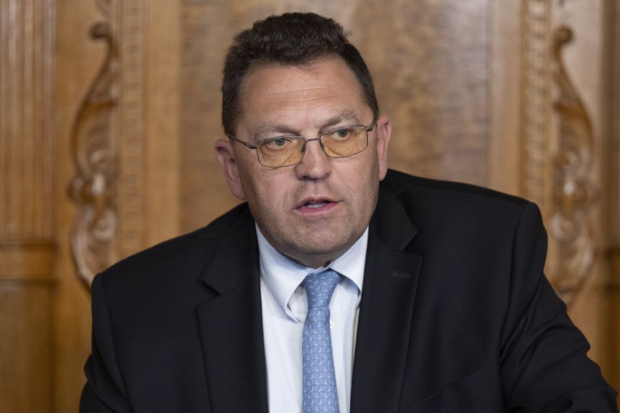 Der Waadtländer FPD-Nationalrat Laurent Wehrli komplettiert das Trio.