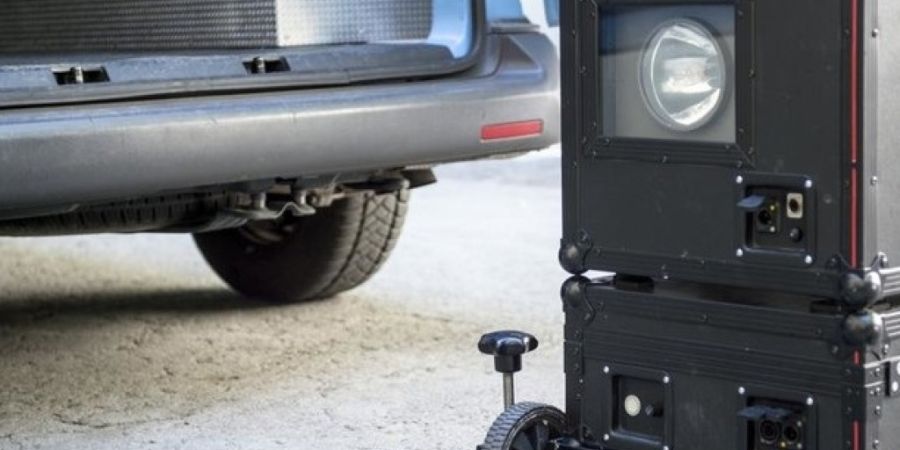 Ein 22-jähriger Autofahrer hat am Freitagabend laut Stadtpolizei Chur ein Raserdelikt begangen. (Symbolbild)