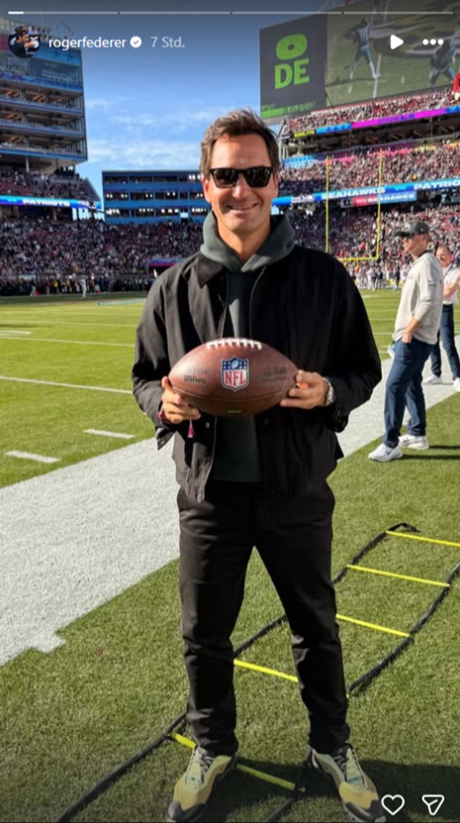 Es gab auch hohen Besuch aus der Schweiz: Roger Federer verfolgte das NFL-Spektakel live.