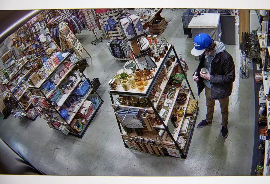 Neben dem zunehmenden Ladendiebstähle ist es vor allem der Drogenkonsum, der dem Betreiber Sorgen bereitet. (Symbolbild)