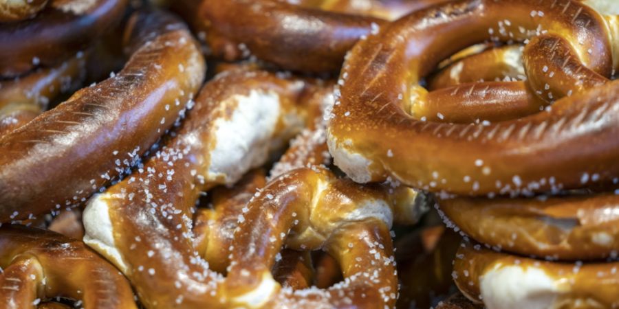 Der Kioskkonzern Valora verkauft künftig Brezeln und Laugenstangen auch in den USA. (Archivbild)