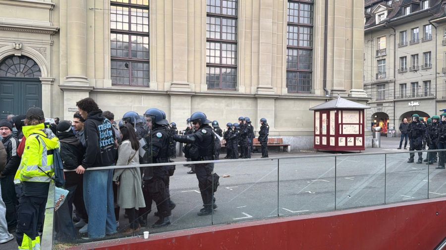 Eingekesselte Personen