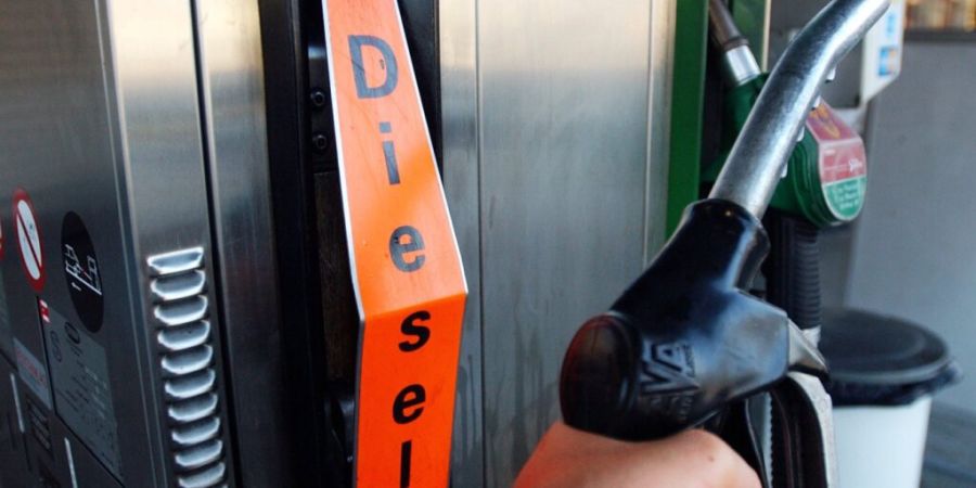 Während sich der Benzinpreis im Verlauf der letzten Tag mit 1,77 Franken pro Liter Bleifrei 95 unter der Marke von 1,80 Franken zu stabilisieren scheint, steigen die Preise für Diesel...