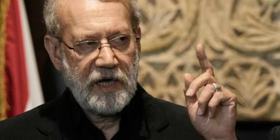 ARCHIV - Der iranische Sekretär des Obersten Nationalen Sicherheitsrates, Ali Laridschani, spricht während einer Pressekonferenz in der libanesischen Hauptstadt. Der einflussreiche ir...