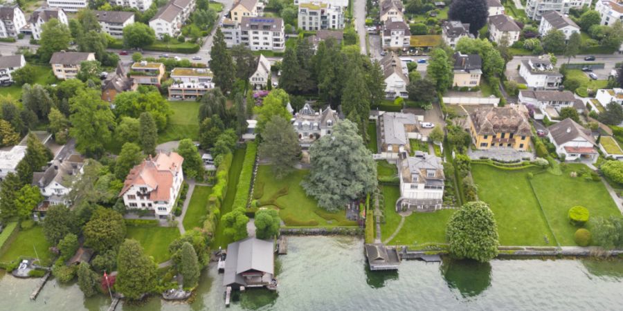Küsnacht gibt den grösseren Teil der ordentlichen Steuereinnnahmen in den Finanzausgleich ab. Der Gemeindepräsident sieht das als Zeichen der Attraktivität. (Archivbild)