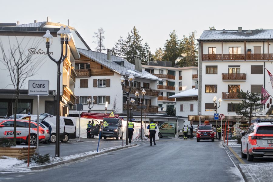 In einer Bar in Crans-Montana VS kam es in der Silvesternacht zu einem Brand und im Zuge dessen zu einer Explosion.
