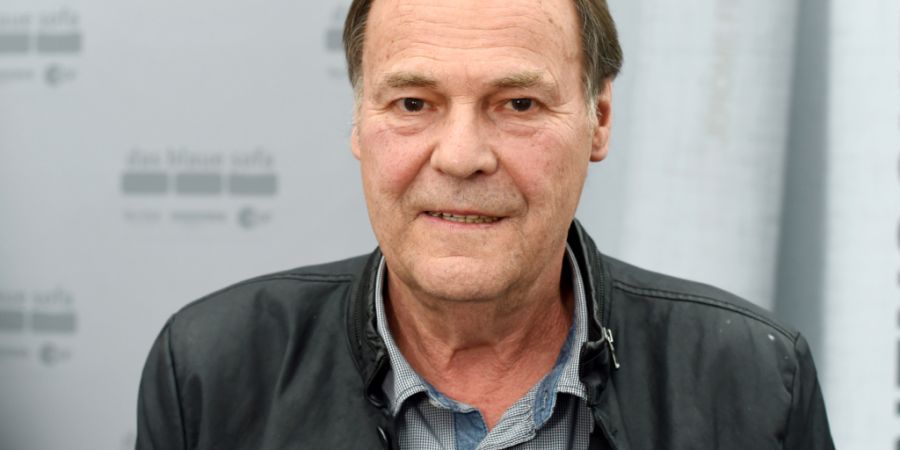 ARCHIV - Der Schriftsteller Peter Schneider auf der Buchmesse in Leipzig. Foto: Jens Kalaene/dpa-Zentralbild/dpa/Archivbild