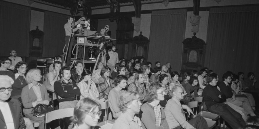 Die Jugendfilmtage in ihren Anfangszeiten. Während der Anlass Ende der 70er-Jahre noch um die 80 Menschen anzog, sind es in den letzten Jahren um die 3000.