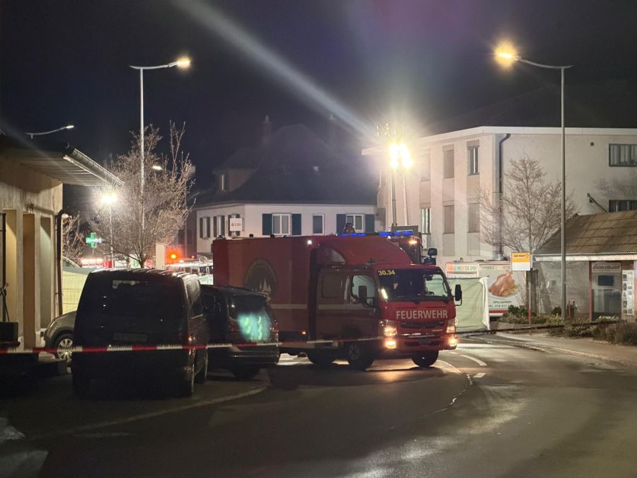 Die Strasse wurde ebenfalls für die Durchfahrt gesperrt.