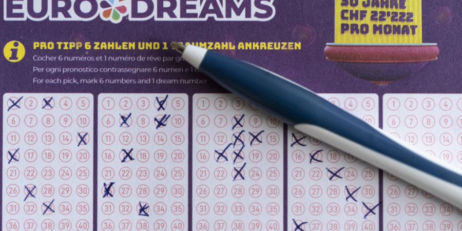 Zwei glückliche Mitspielende erhalten eine monatliche Zahlung von 2222 Franken während fünf Jahren dank der Ziehung von Eurodreams vom Montag.