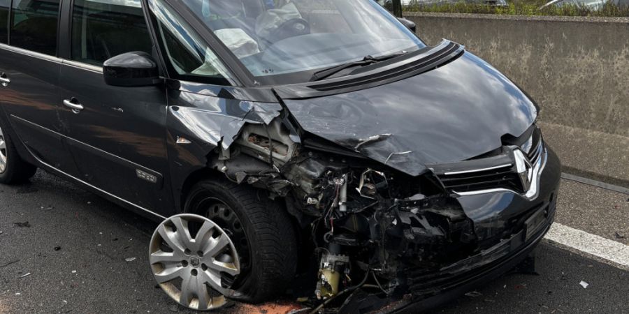 Die Lenkerin eines Renault bemerkte offenbar zu spät, dass die Autos vor ihr bremsten.