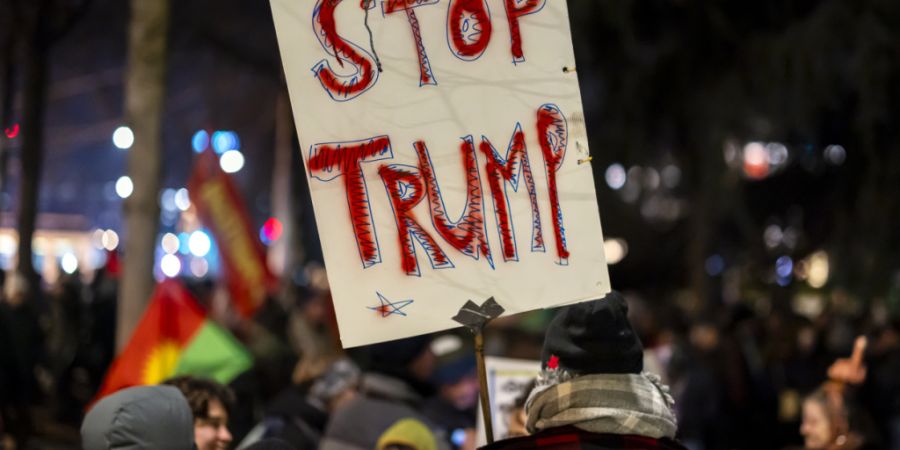 In Zürich fand am Montagabend eine Anti-Trump- und Anti-WEF-Demo statt.