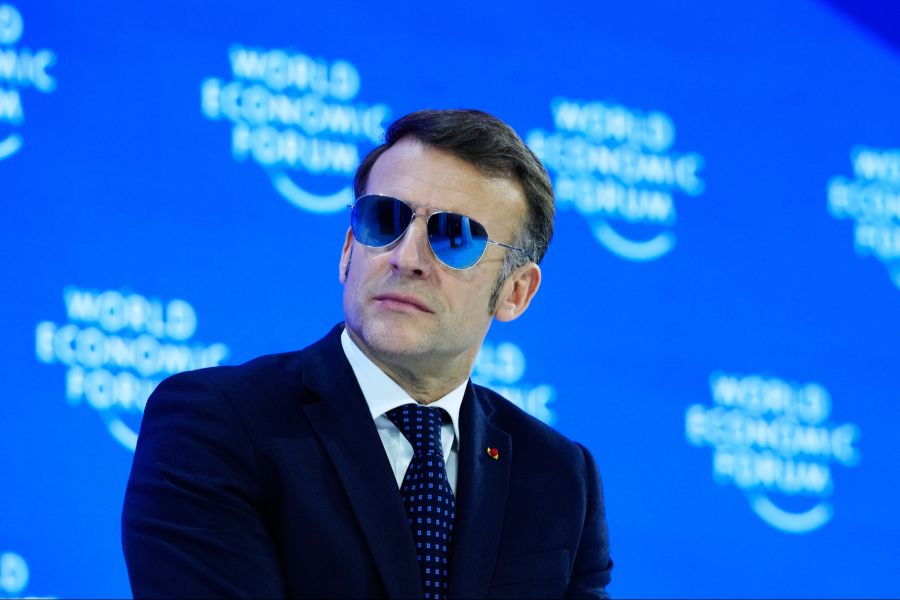 Wegen Sonnenbrille und seiner Rede bleibt Emmanuel Macron am WEF in Erinnerung.
