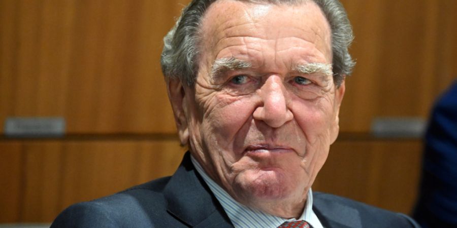 ARCHIV - Gerhard Schröder, ehemaliger deutscher Bundeskanzler. Foto: Julian Stratenschulte/dpa/Archivbild