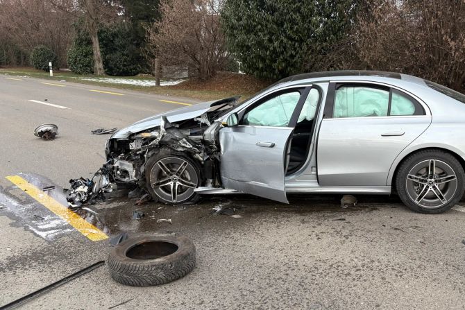 Frontalkollision Auto Engach