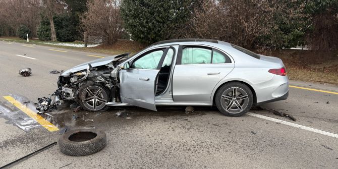 Frontalkollision Auto Engach