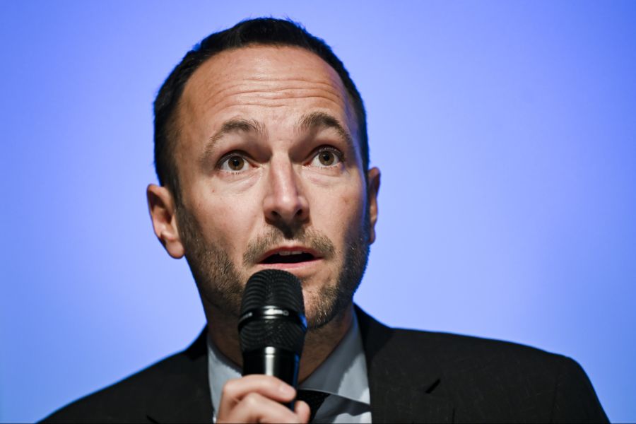 Mathias Reynard forderte in der Pressekonferenz am 1. Januar dazu auf, nur im Notfall die Notaufnahme aufzusuchen, um die Ressourcen nicht zusätzlich zu belasten. (Arhcivbild)