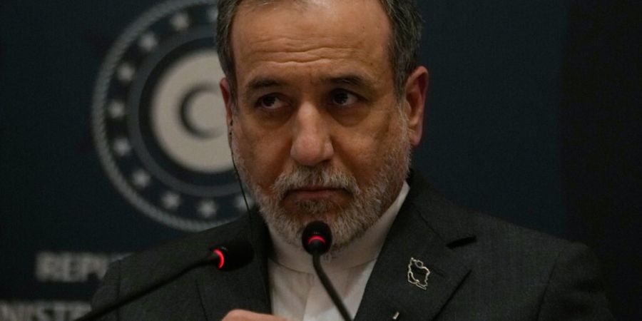 ARCHIV - Der iranische Außenminister Abbas Araghtschi. Foto: Khalil Hamra/AP/dpa/Archivbild