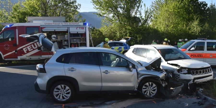 Eine seitliche Frontalkollision in Zizers GR forderte drei Verletzte.