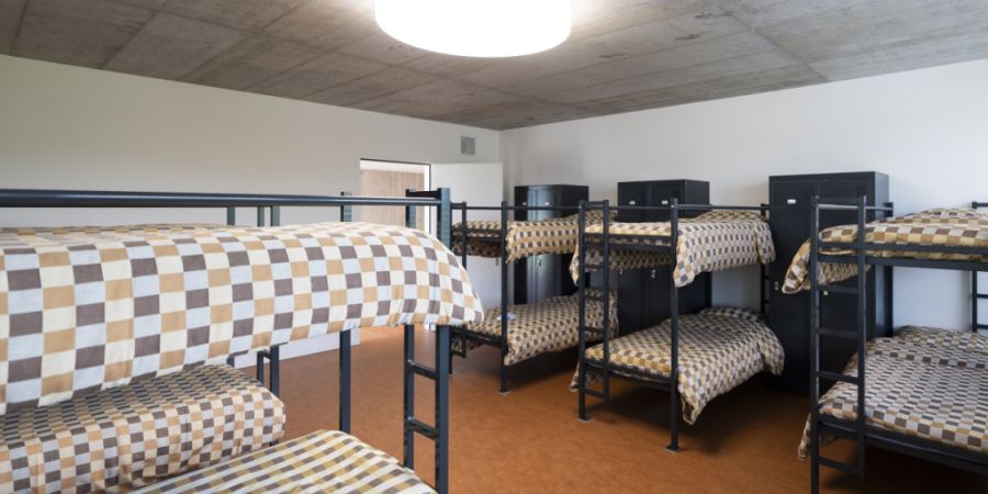 In der Baselbieter Gemeinde Allschwil soll ein neues Bundesasylzentrum ohne Verfahrensfunktion entstehen. Eine Machbarkeitsstudie soll gemäss Bund definitive Antworten liefern. (Symbol...