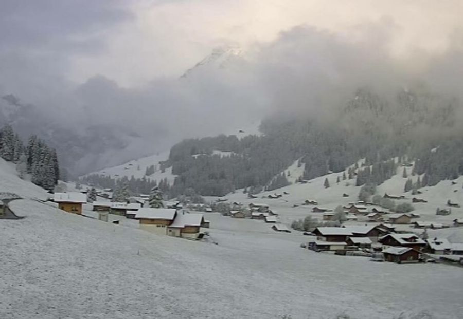 Ein Bild wie aus dem Winter: Adelboden (1350 m ü. M.) am Samstagmorgen.