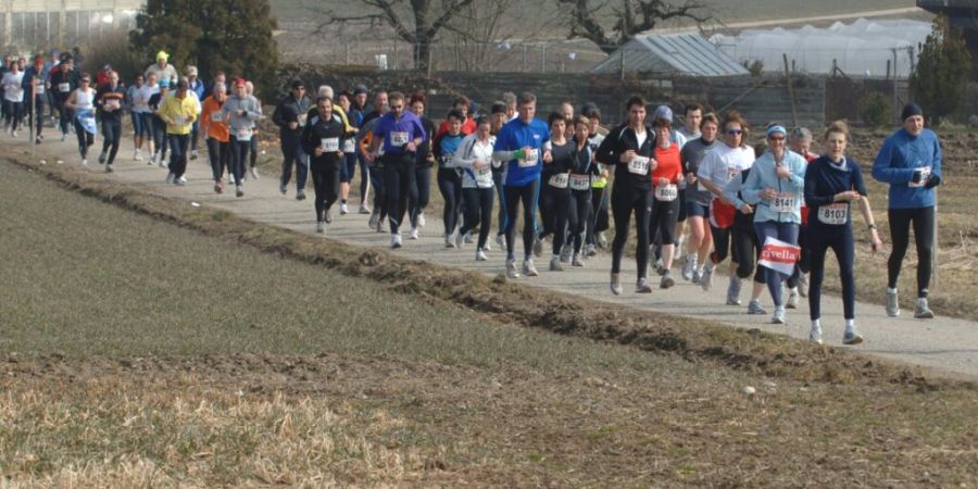 Teilnehmerinnen und Teilnehmer des Kerzerslaufs unterwegs ans Ziel. (Archivbild)