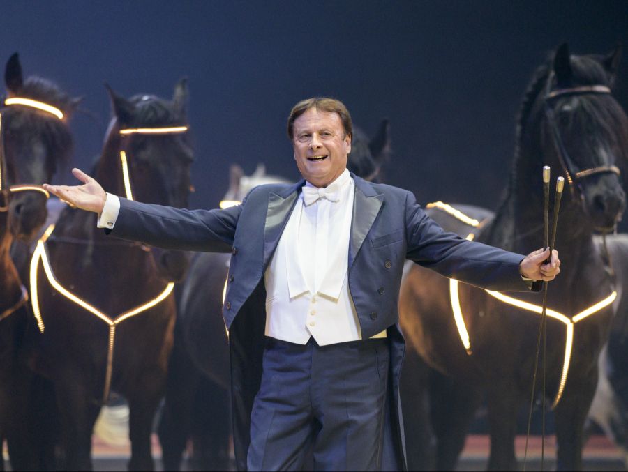 Fredy Knie junior ist ehemaliger Zirkusdirektor und arbeitet als Pferdedresseur.