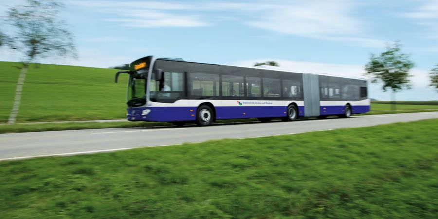 Wegen einer Panne traf der Bus am Dienstagabend verspätet am Bahnhof Herrliberg-Feldmeilen ZH ein.