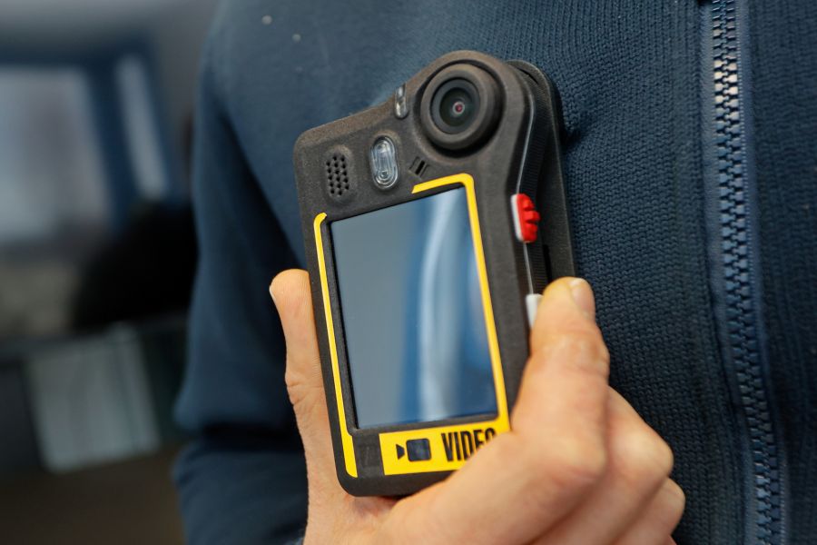Auch der Einsatz von Bodycams inklusive Tonaufnahmen soll die Sicherheit der Kontrolleure gewährleisten. (Archivbild)