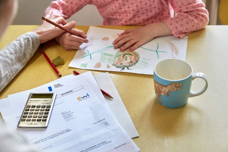 Vor allem junge Erwachsene und Familien sind davon betroffen.